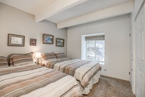 1 chambre, fer et planche à repasser, accès Internet, draps fournis