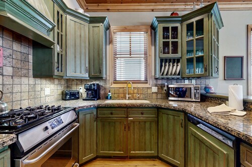 Inicio w / jacuzzi privado; atracciones turísticas; vistas a la montaña