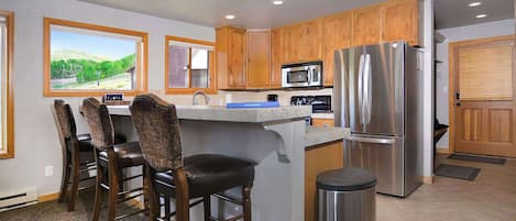 Coffee/tea maker, fridge, microwave, stovetop