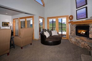 Interior - The Dogwood, Dog Friendly. Ski in/out, Hot tub (Mt. Crested Butte)