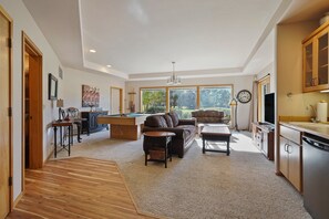 TV, fireplace, DVD player, table tennis