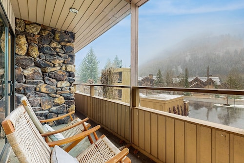 Mukava lomakeskus condo w / yhteinen kylpytynnyri kävelyetäisyydellä hiihtohisseille 