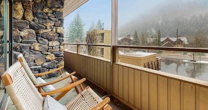 Mukava lomakeskus condo w / yhteinen kylpytynnyri kävelyetäisyydellä hiihtohisseille