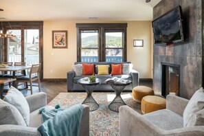 Smart TV, fireplace, DVD player