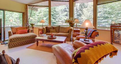 Secluded family home near the slopes of Bald Mountain with private hot tub