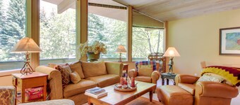 Secluded family home near the slopes of Bald Mountain with private hot tub
