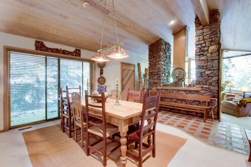 Casa familiar aislada cerca de las laderas de Bald Mountain con jacuzzi privado!