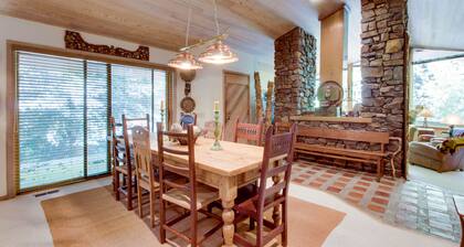 Casa familiar aislada cerca de las laderas de Bald Mountain con jacuzzi privado!