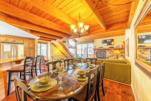 Mountain Townhome w/ Jacuzzi, Pool & Tennis 380