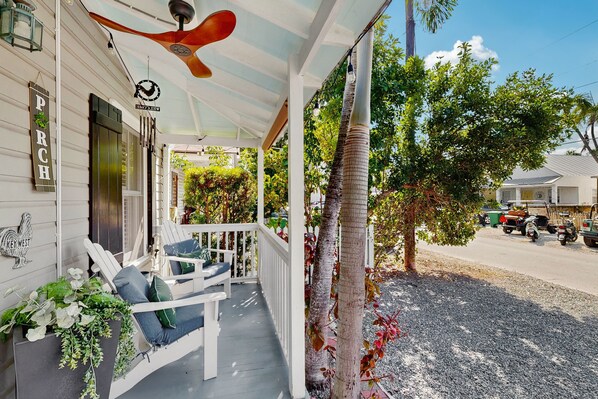 Outdoor dining - Breezy Florida Home with Shared Pool, Dog & Snowbird-Friendly - Walk to Beach (Key West)