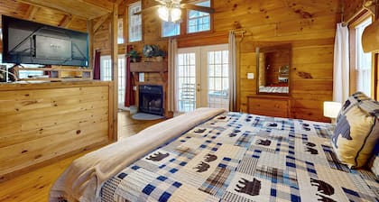 chalet de montagne Dog-friendly w / bain Ă remous, lit Jacuzzi, et plus encore!