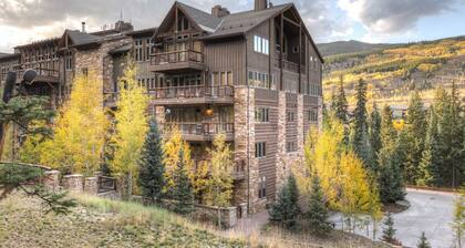 Ski-In/Ski-out Penthouse in River Run w/Mountain Views from Private Balconies