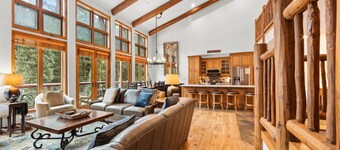 Ski-In/Ski-out Penthouse in River Run w/Mountain Views from Private Balconies