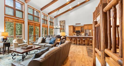 Ski-In/Ski-out Penthouse in River Run w/Mountain Views from Private Balconies