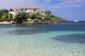 Coral Vista 1 from the crystal clear Caribbean water of Roatan's Half Moon Bay