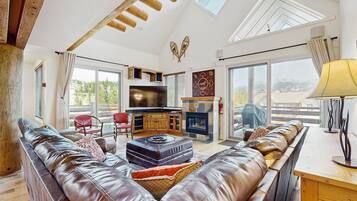 TV, fireplace, DVD player, stereo