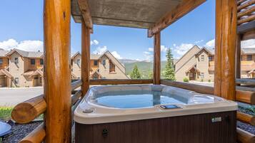 Bain à remous extérieur