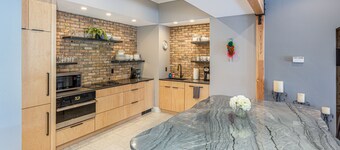 Premier Location in Historic Downtown Durango - Game Room/Pool Table/Foosball