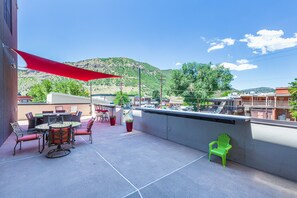 Outdoor dining - Premier Location in Historic Downtown Durango - Game Room/Pool Table/Foosball (Durango)