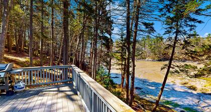 Geodesic Dome w/ Riverfront Deck, Lovely Views, & High-Speed WiFi - Dogs Welcome