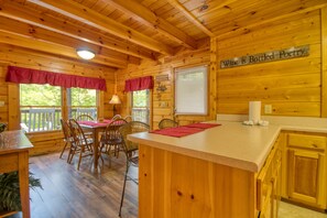 Dining - Pigeon Forge | Pool Table | Hot Tub | WiFi | Resort Pool | Fireplace (PIGEON FORGE)