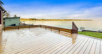 GemĂŒtliche HĂŒtte am Meer mit nahe gelegenem Strand und groĂem Deck / Aussicht!