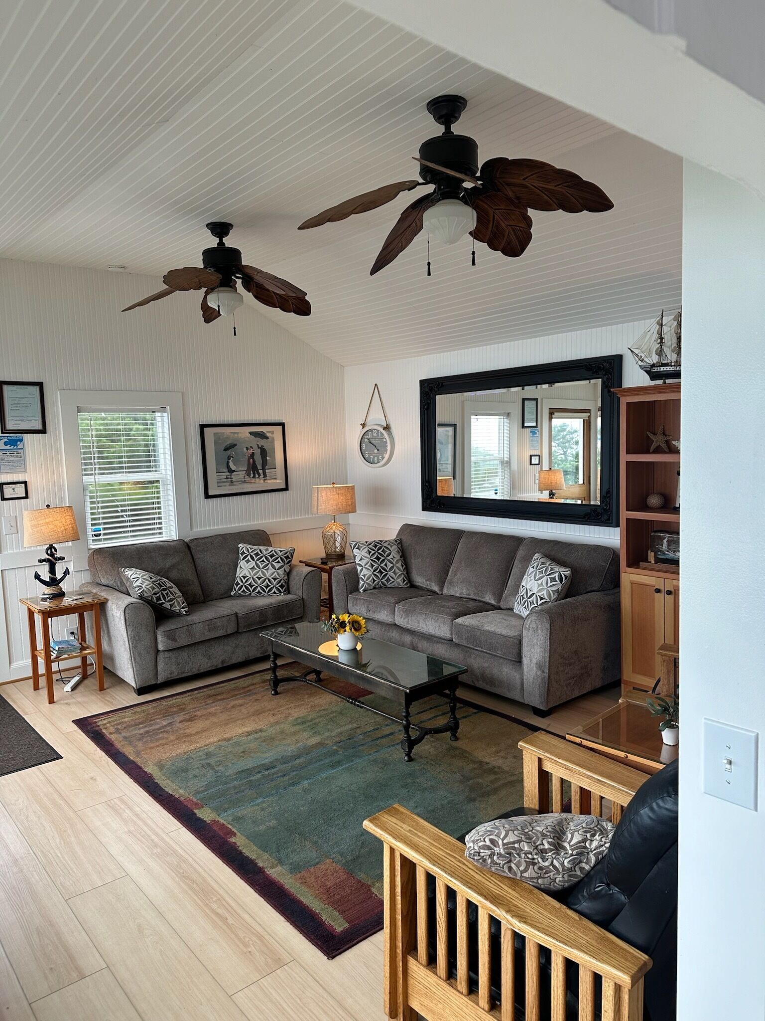 Smart TV, chimenea, reproductor de DVD y futbolito 