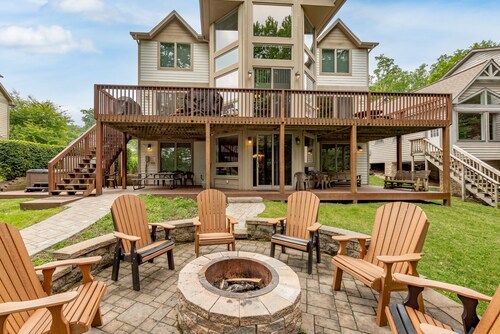 Hot Tub, Fire Pit & Stunning Lake Views