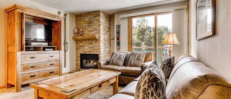 Télévision, cheminée