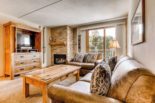 TV, fireplace - Steps to Adventure, Remodeled Kitchen, Wi-Fi, Ski in/out, Gas Fireplace TE411 (Breckenridge)