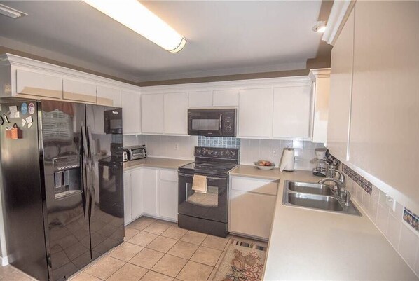 Fridge, microwave, oven, stovetop - Good Times - Newley Remodeled, Near Shops and Restaurants- Dune Allen Beach (Santa Rosa Beach)