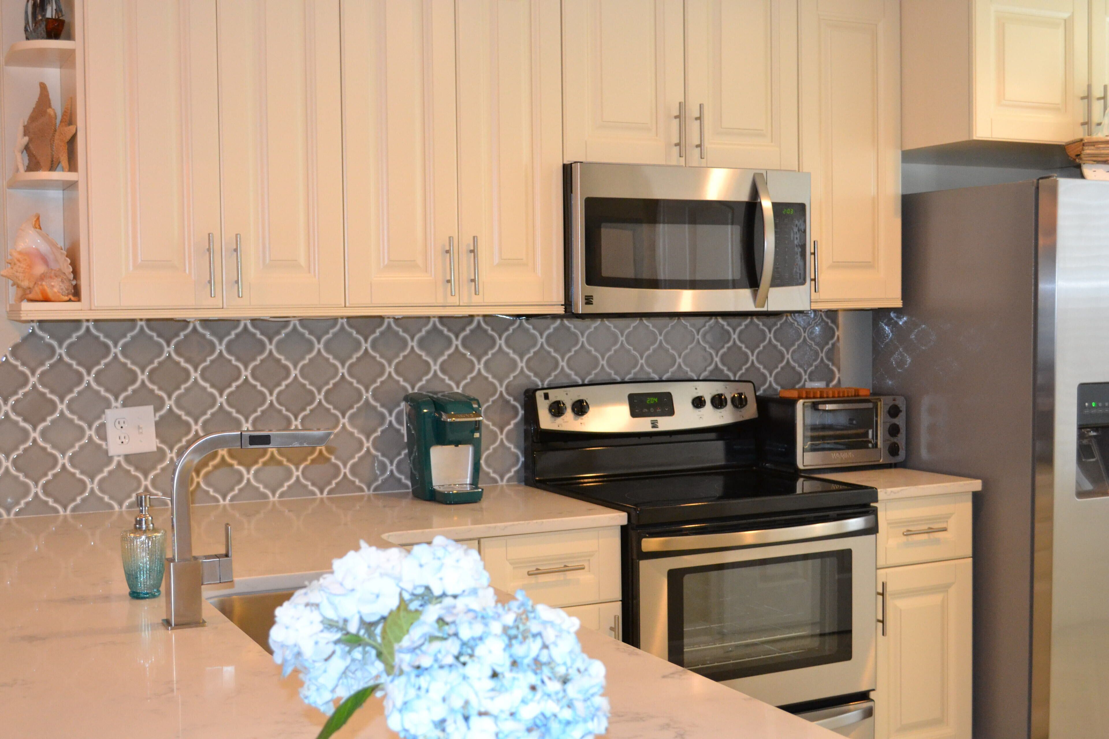 Pool! Beautiful condo w/ Deeded beach access! Palms North 7b "Dune Buddy" 