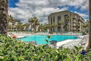 A heated pool - 534 Shorewood -Oceanfront! Kiddy Pool, Spa & Zero Entry Heated Pool (Hilton Head Island)