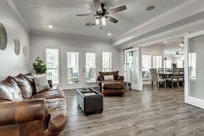 TV, DVD player, ping pong, stereo - Luxury Pirates Beach home with private pool, tropical bar, hot tub, WiFi & gym (Galveston)