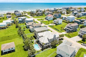 Exterior - Luxury Pirates Beach home with private pool, tropical bar, hot tub, WiFi & gym (Galveston)