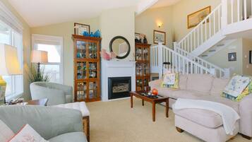 Smart TV, fireplace, DVD player