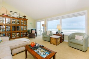 Smart TV, fireplace, DVD player