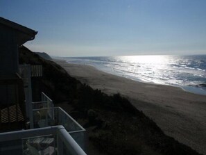 On the beach - Whale watching from oceanfront home (Lincoln City)