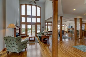 Älytelevisio, takka, pöytäjalkapallopöytä