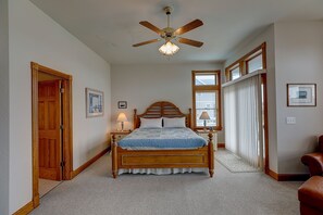 5 bedrooms, iron/ironing board, free WiFi, bed sheets