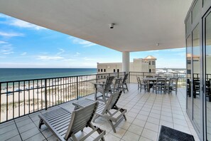 Outdoor dining - The Oasis At Orange Beach 501 by Liquid Life (Orange Beach)