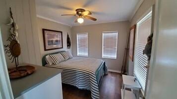 3 quartos, acesso à internet, roupa de cama