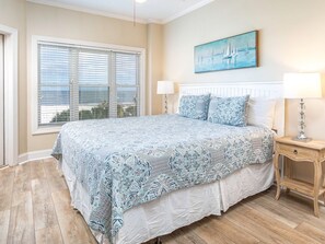 3 bedrooms, iron/ironing board, internet, bed sheets