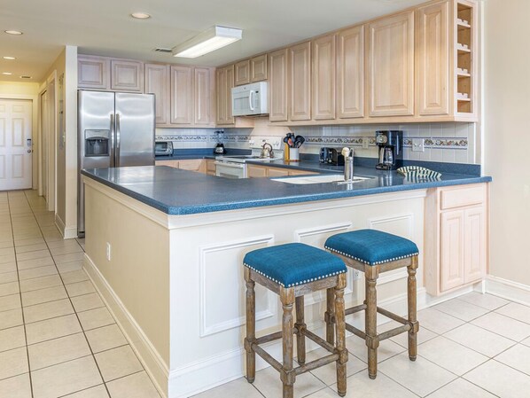 Fridge, microwave, oven, stovetop - Sandpiper 205 | Ocean Front, Prime Location! (Tybee Island)