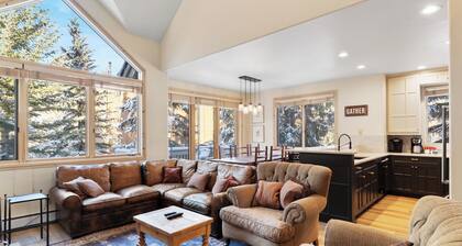 Spacious Townhome w/ Private Hot Tub & Deck, Short Walk to Peru Lift!