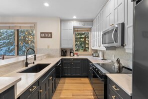 Fridge, microwave, oven, stovetop - Spacious Townhome w/ Private Hot Tub & Deck, Short Walk to Peru Lift! (Keystone)