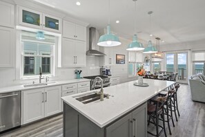 Fridge, microwave, oven, stovetop - Shore Perfection: Beachfront Ovation Home, Sleeps 12, Pet-Friendly! (Cape San Blas)