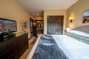 3 bedrooms, iron/ironing board, free WiFi, bed sheets - Base Village Loft 109 | At The Base Area | Hot Tub | Private Balcony (Winter Park)