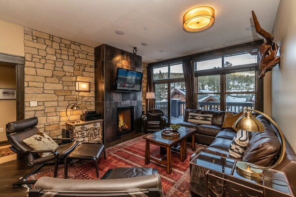 Smart TV, fireplace, DVD player