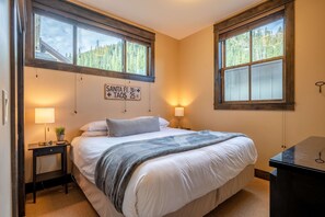 3 chambres, fer et planche à repasser, Wi-Fi gratuit, draps fournis